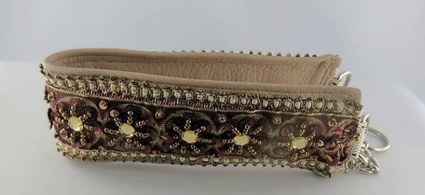 Lederhalsband beige mit Paillettenborte