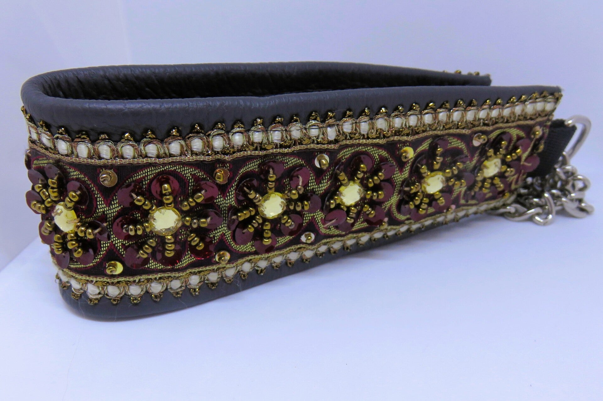 Lederhalsband grau mit Paillettenborte