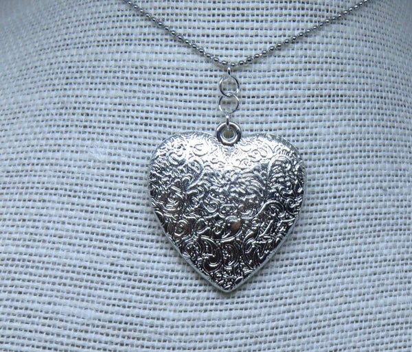 Silberne Kette mit Herzanhänger