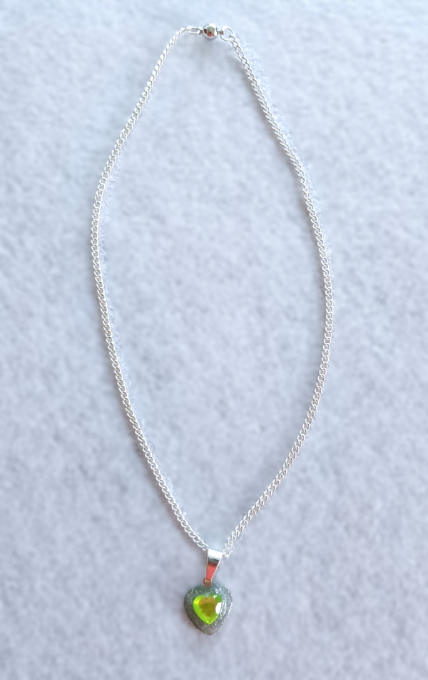 Silberne Kette mit Herzanhänger