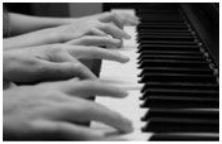 handen aan piano
