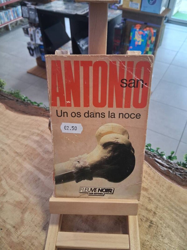 San Antonio - Un Os Dans La Noce Livre