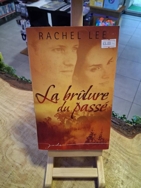 Rachel Lee - La Brulure Du Passe Livre