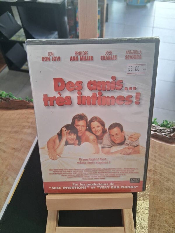 Des Amis Tres Intimes Neuf DVD