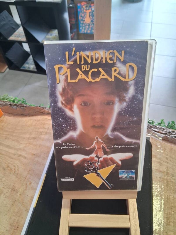 L'indien Du Placard VHS