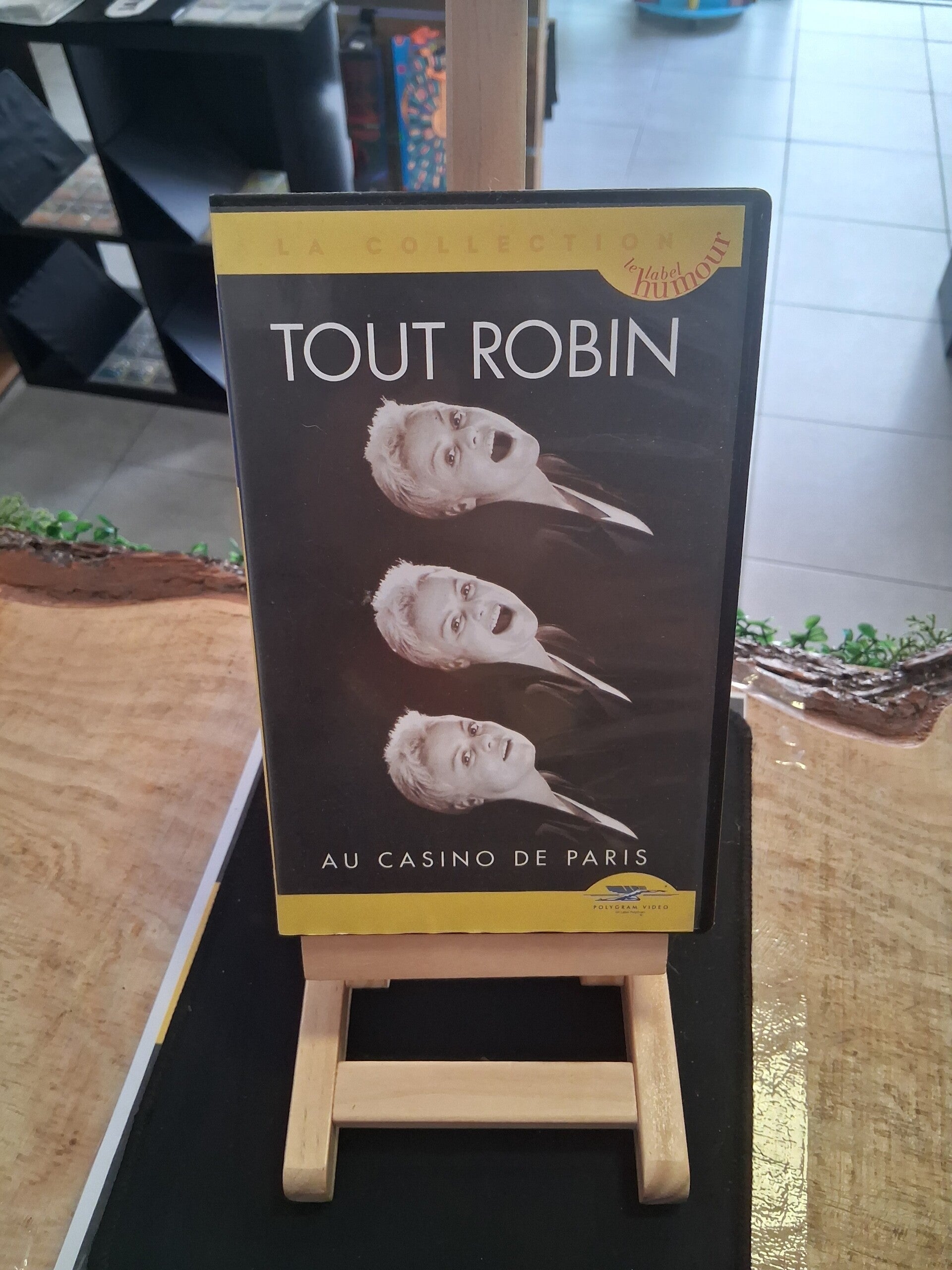 Tout Robin Au Casino De Paris VHS