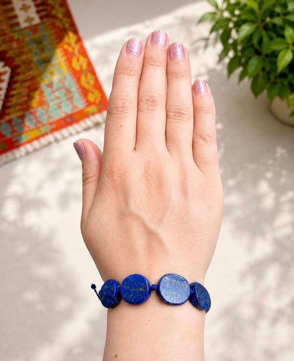 handgemaakte armband van lapis lazuli.