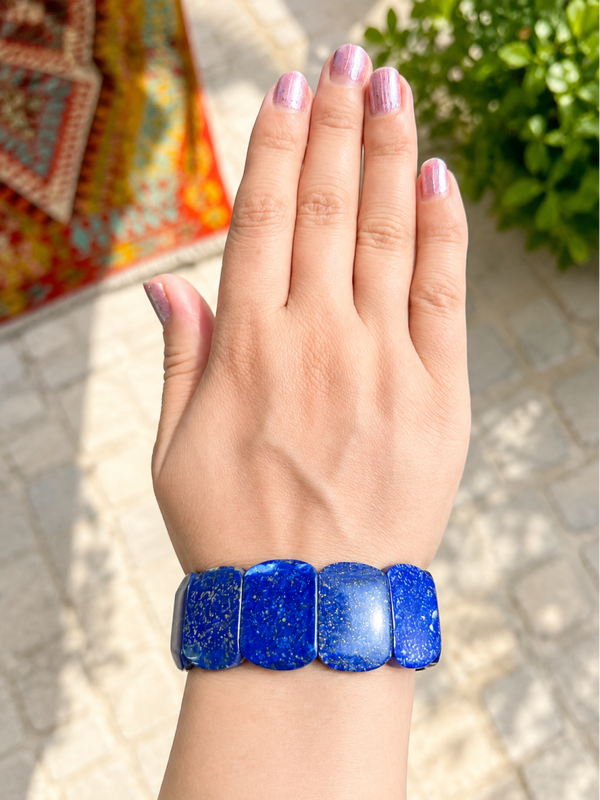 Grote handgemaakte armband van lapis lazuli.