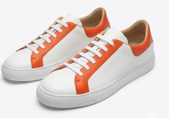 Sneaker Iconica in Bianco e Arancio: Eleganza Vivace