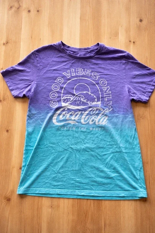 T-shirt Coca-Cola dégradé violet/bleu – taille L – motif “Good Vibes Only” - Bon état