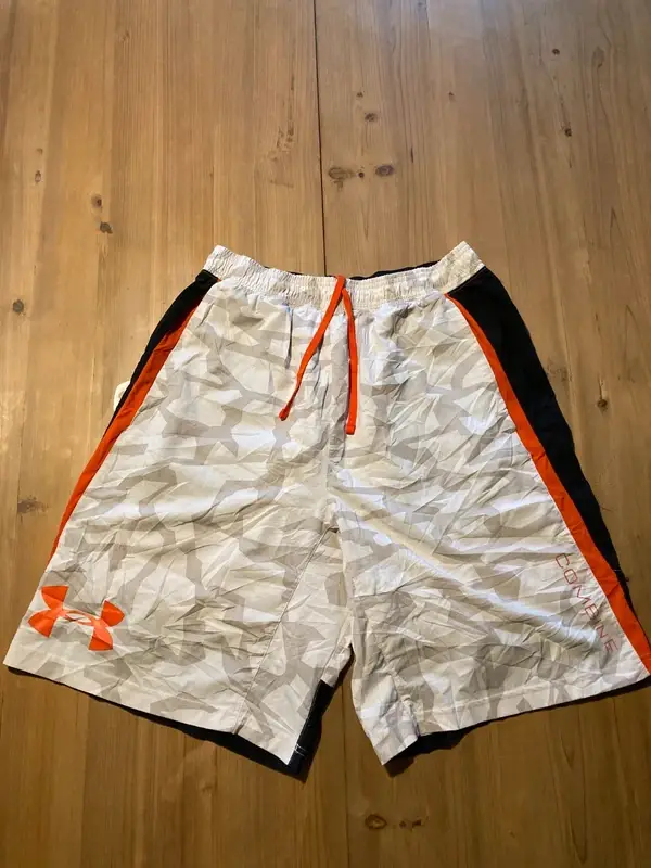 Short Under Armour Combine – Blanc/Noir/Orange – Taille L - Très bon état