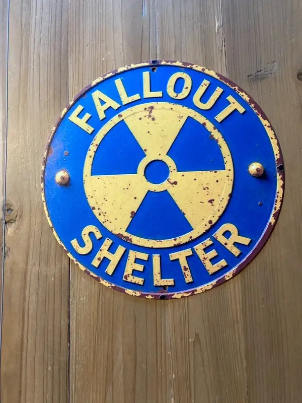 Plaque Métal Fallout Shelter 20 cm – Décoration Vintage Gaming