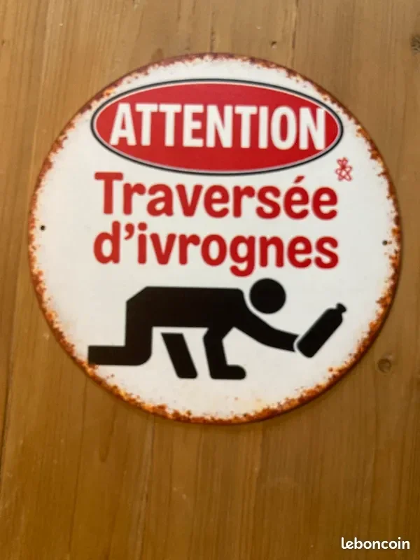 Plaque Métal Vintage Humoristique « Attention Traversée d'Ivrognes » – 20 cm