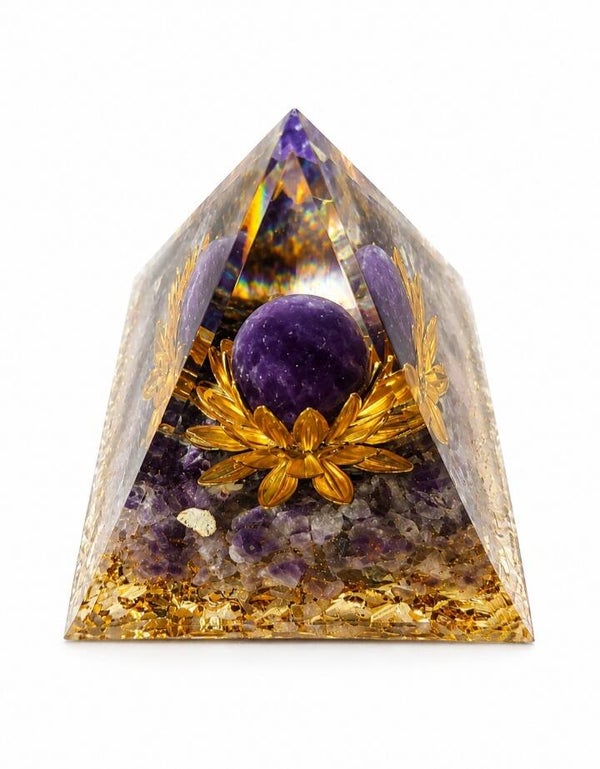 Pyramide Améthyste, éclat de feuille doré