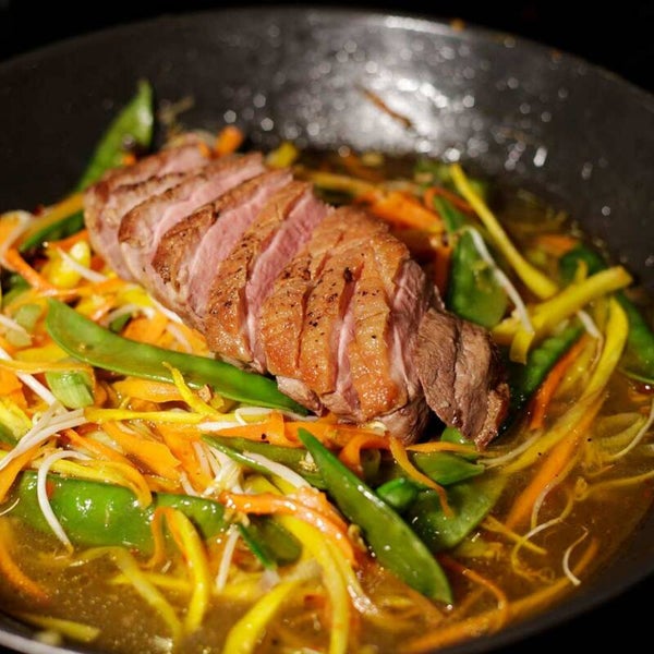 100 Knusprige Ente mit Gemuese, Hoisin Sauce