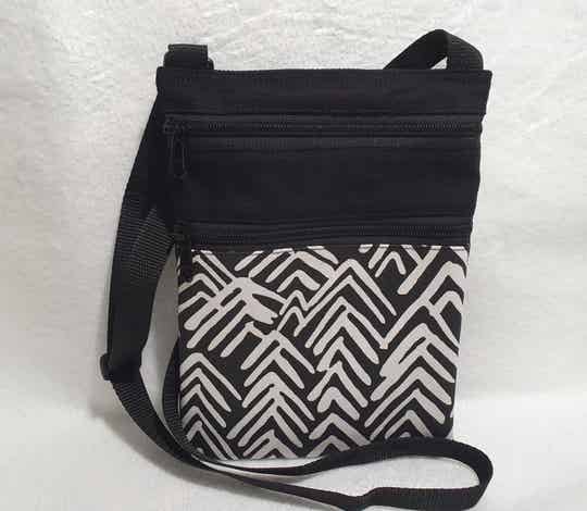 Kännykkälaukku iso kuuset