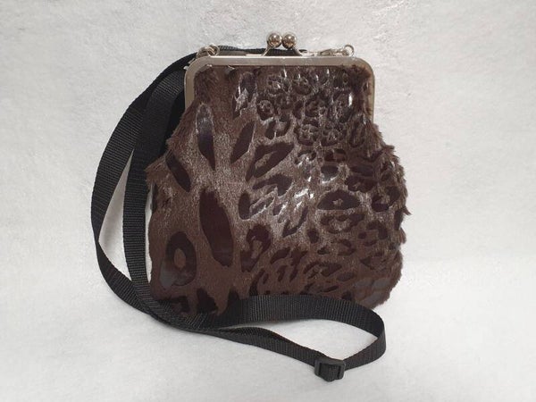 Kukkarolaukku 15 tekoturkis