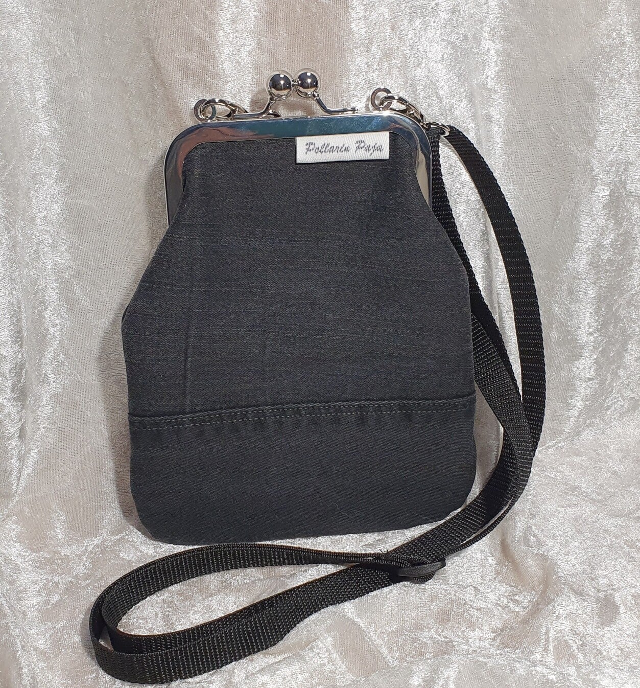 Kukkarolaukku 12 musta farkku