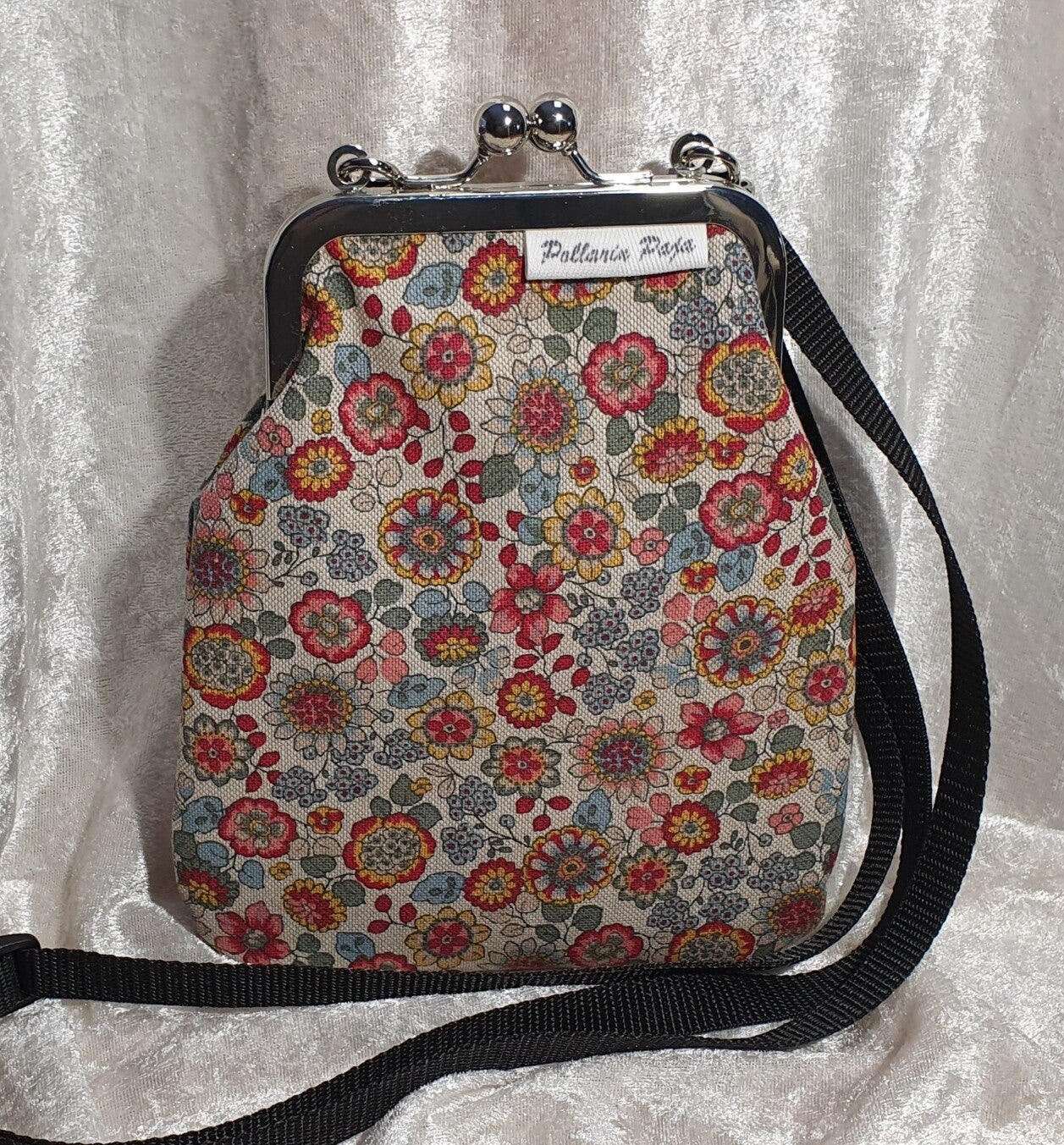 Kukkarolaukku 12 kukat