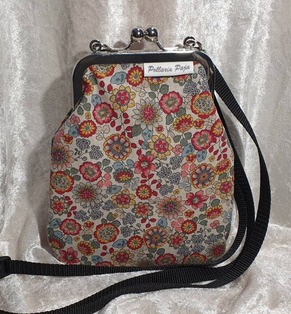 Kukkarolaukku 12 kukat