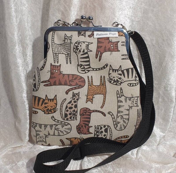 Kukkarolaukku 15 kissat