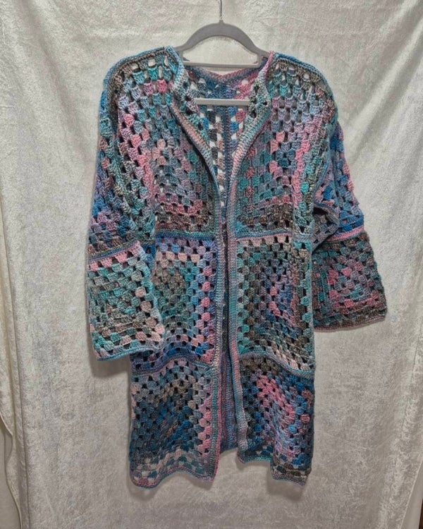 Neuletakki isoäidinneliöistä