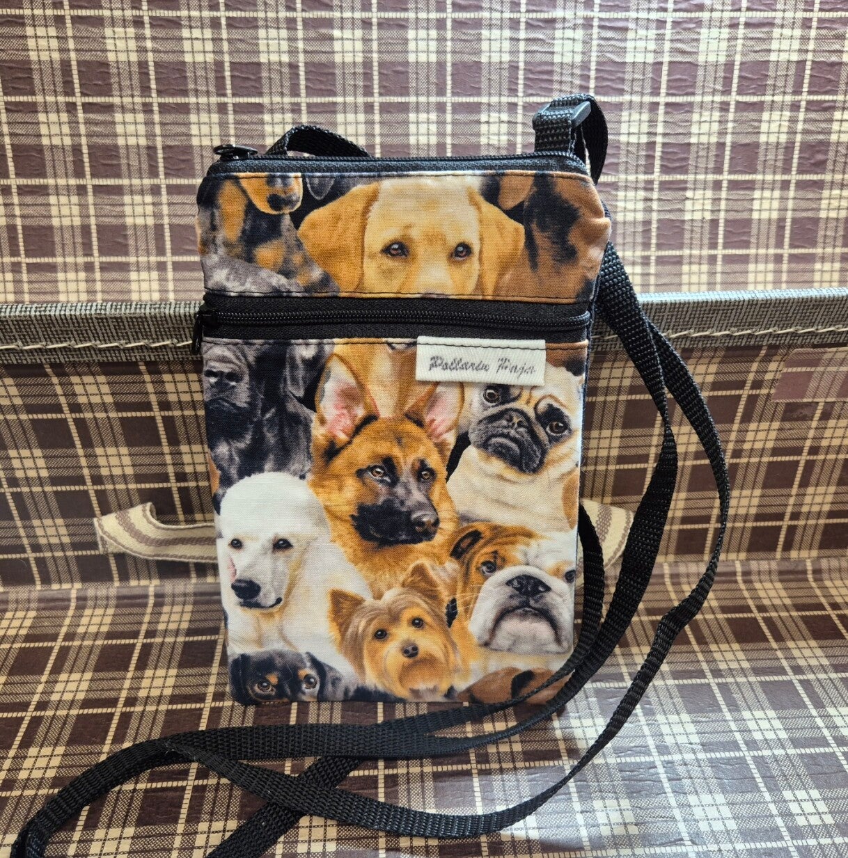 Kännykkälaukku koirat