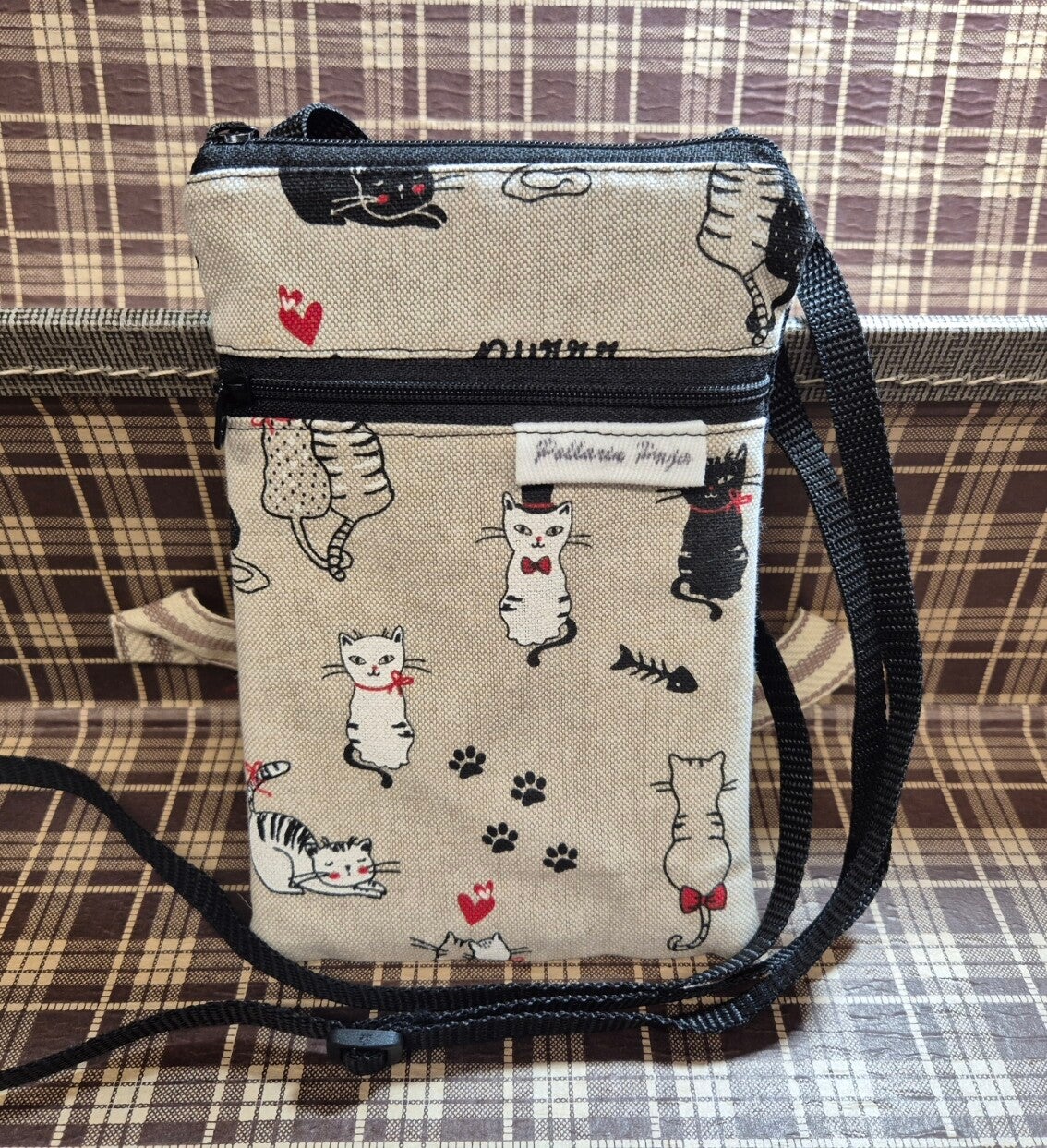 Kännykkälaukku love kissat