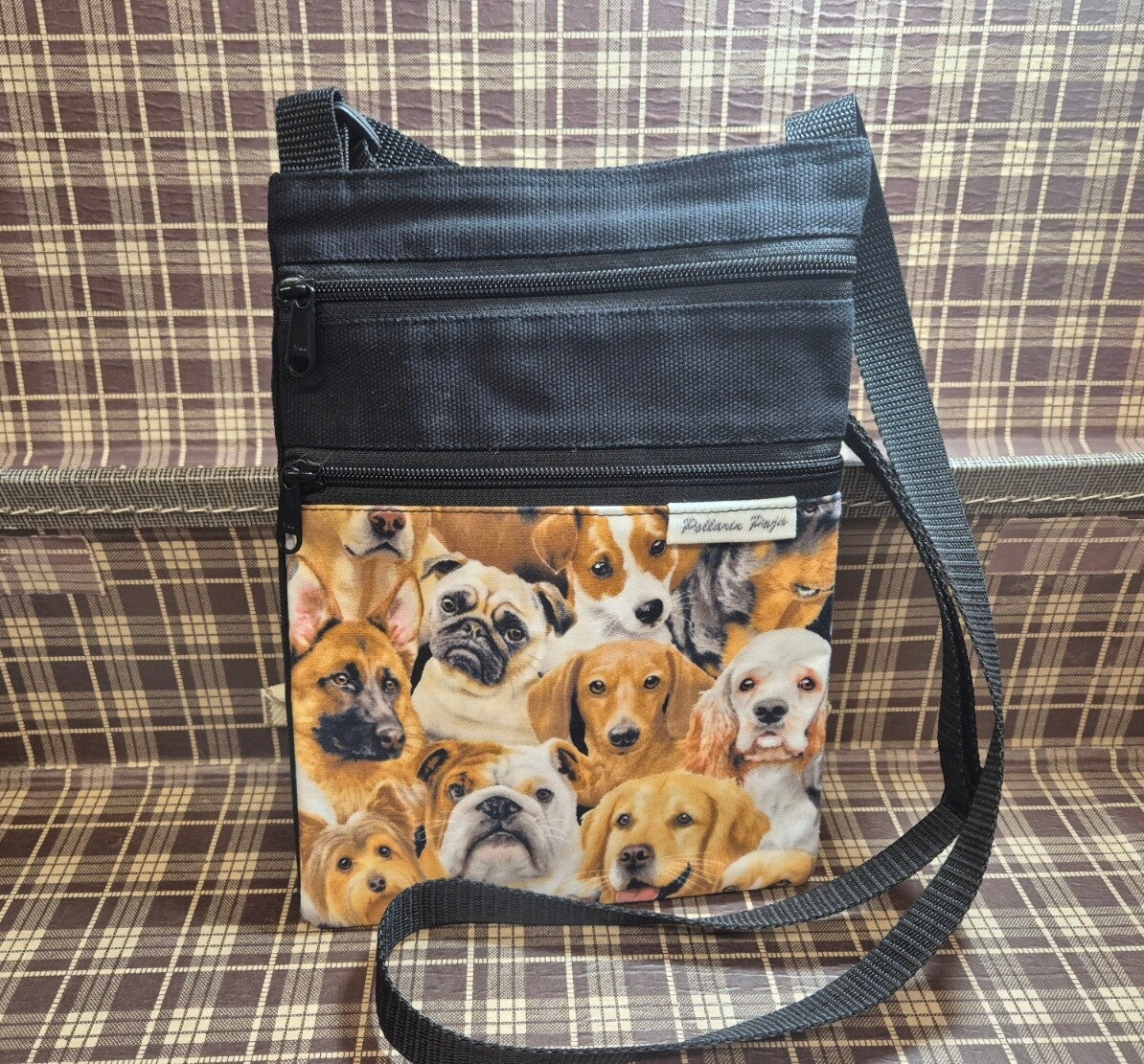 Kännykkälaukku iso koirat