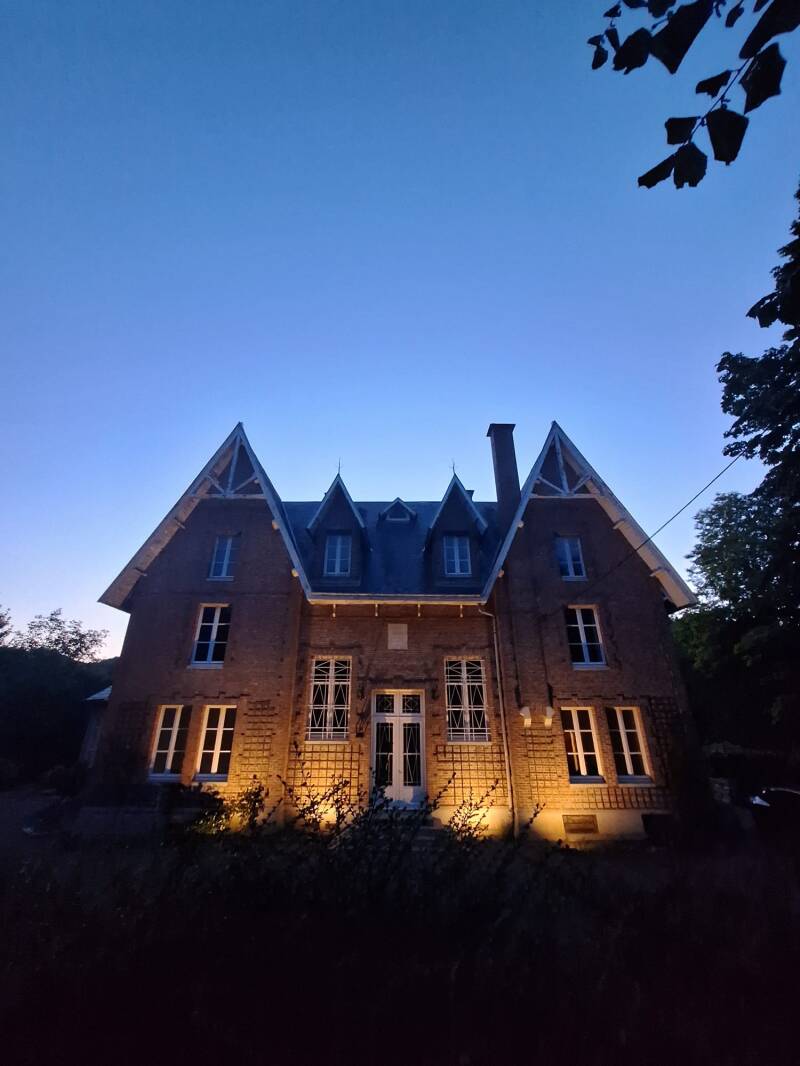 Voorkant, buiten, nacht