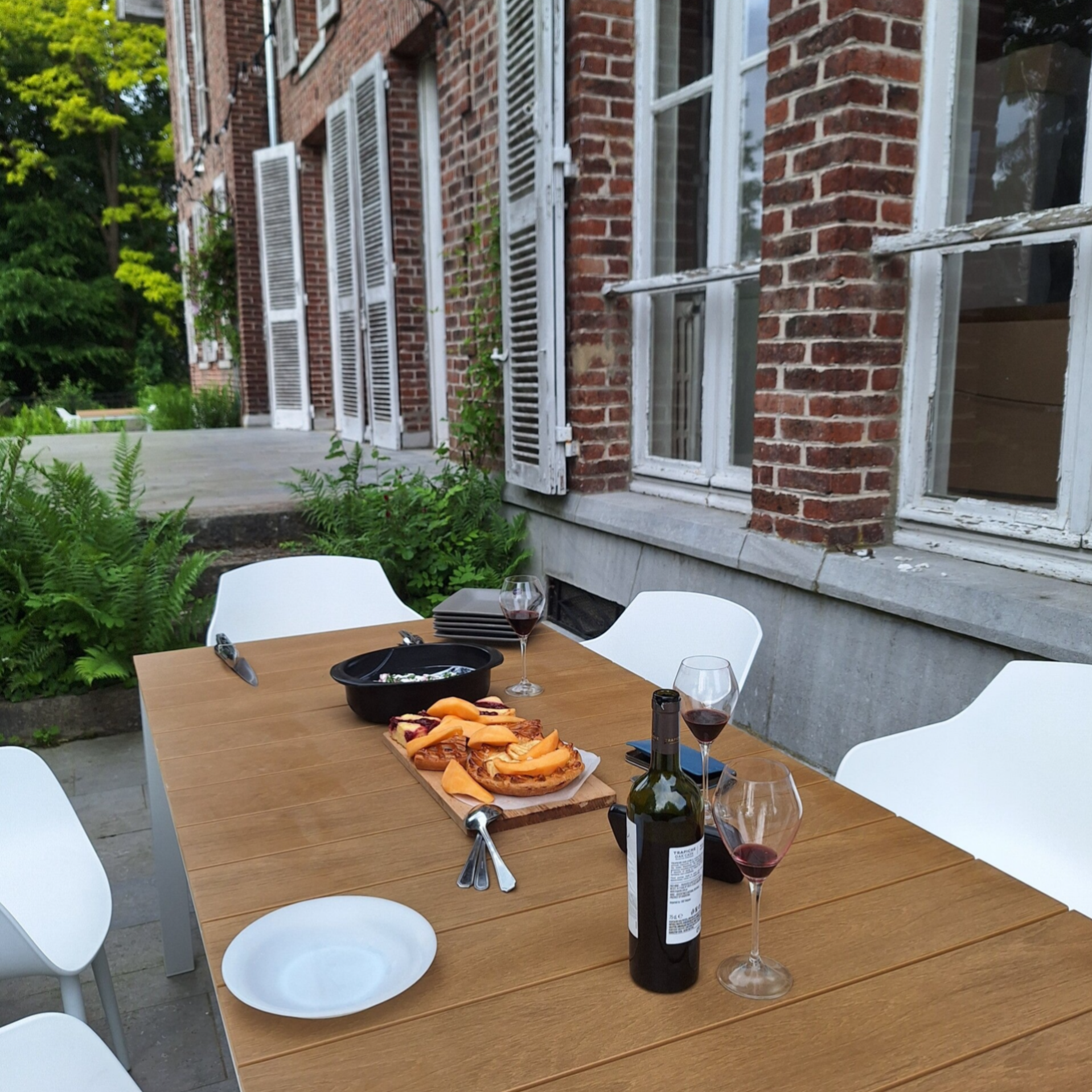 terras, gezellig tafelen, rust, ontspanning, aan de maas, 