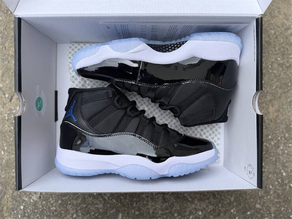 Jordan 11 "Space Jam" (23)