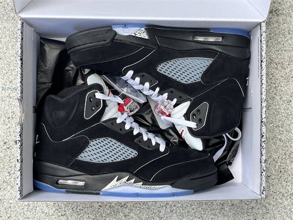 Jordan 5 "Black Metallic"