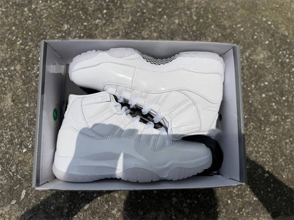 Jordan 11 "Pearl"