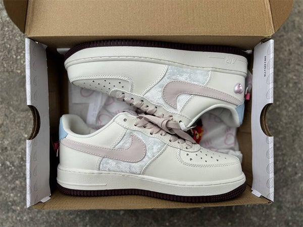 Nike AF1 "Valentine's Day"