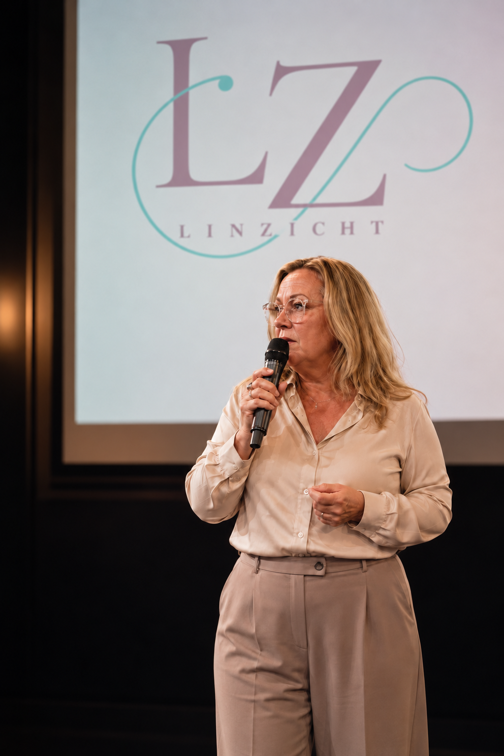 Linda van Goch tijdens een bijeenkomst van Linzicht
