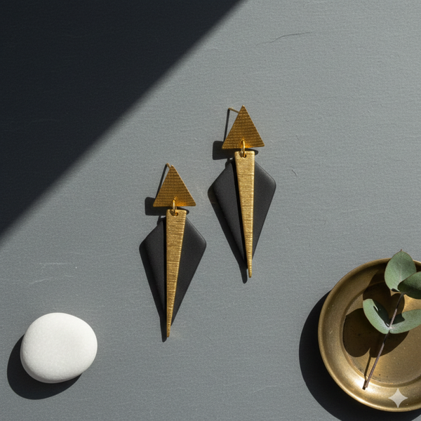 Handgemaakte oorbellen zwart goud - Arrow