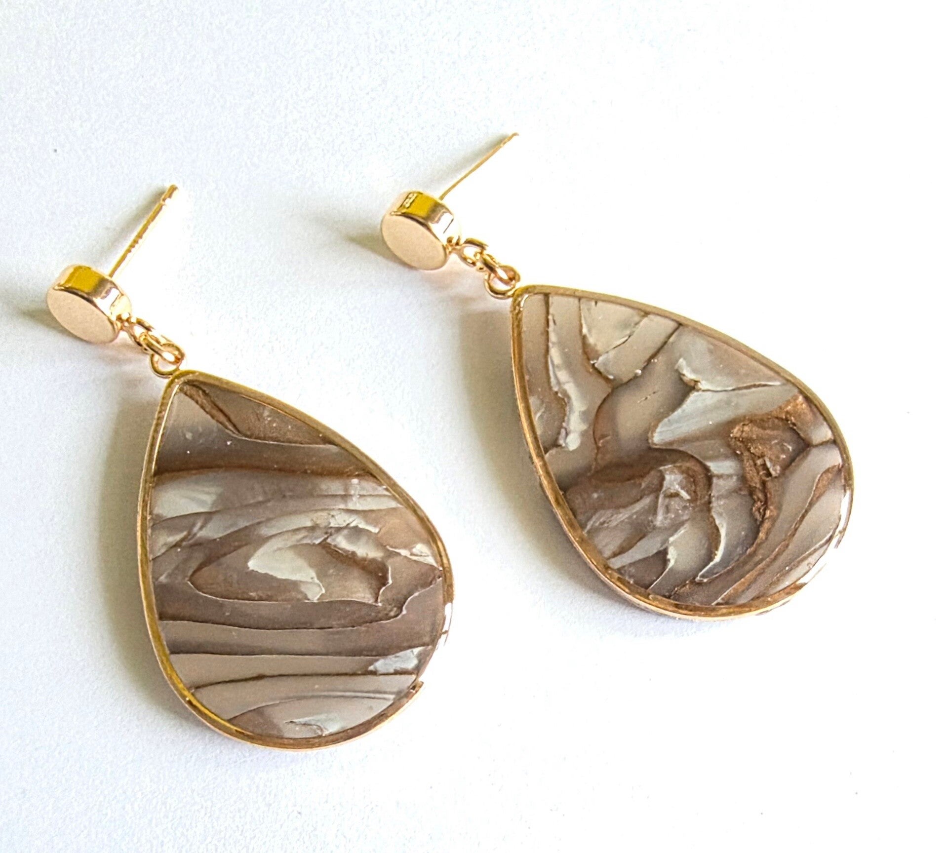 Handgemaakte oorbellen bruin Marble Drops