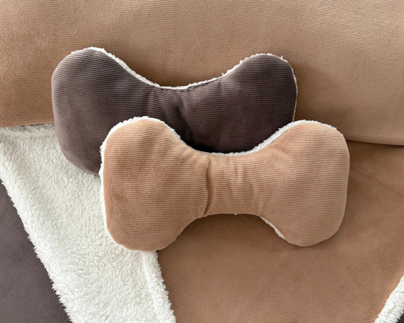 Kleines Hundekissen Knochen - Teddycord (32 x 16 cm)