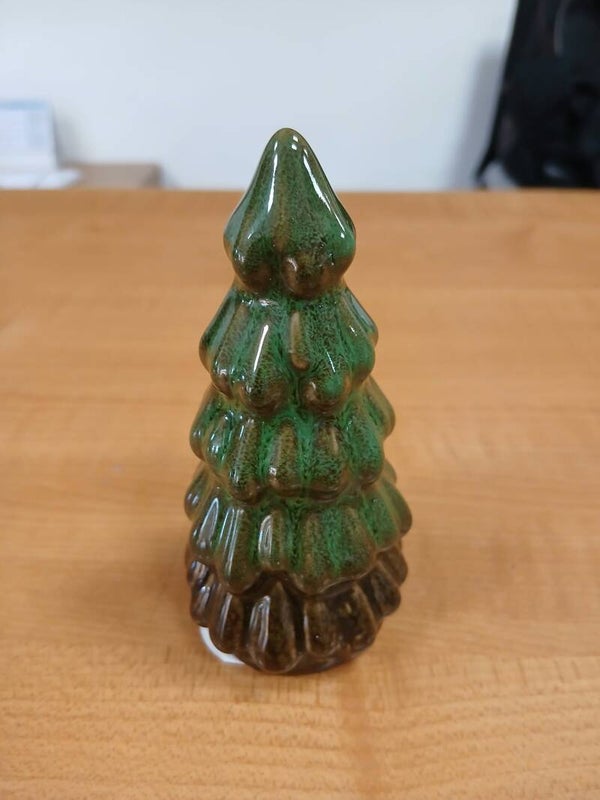 Alberello piccolo in coccio da decorazione verde ondulato