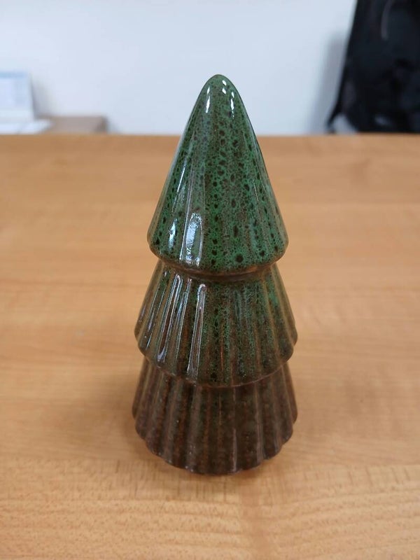 Alberello piccolo in coccio da decorazione verde liscio
