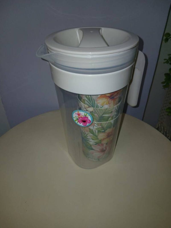 Caraffa in plastica con 4 bicchieri