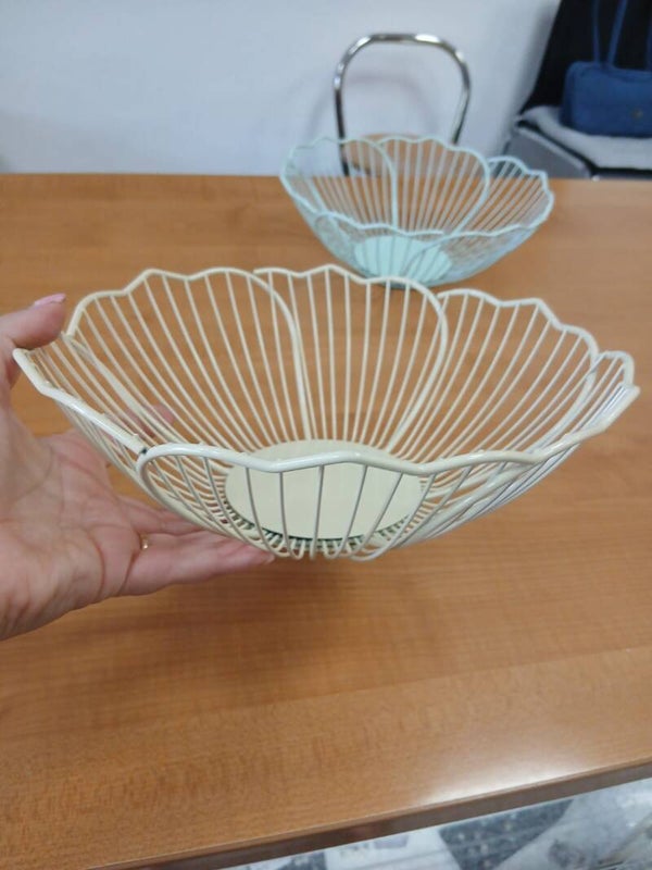 Cesta porta frutta in due colori diversi