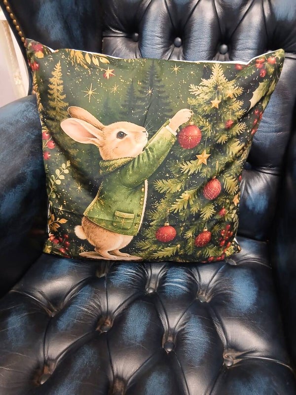 Cuscino Natalizio con coniglio e albero disegnato
