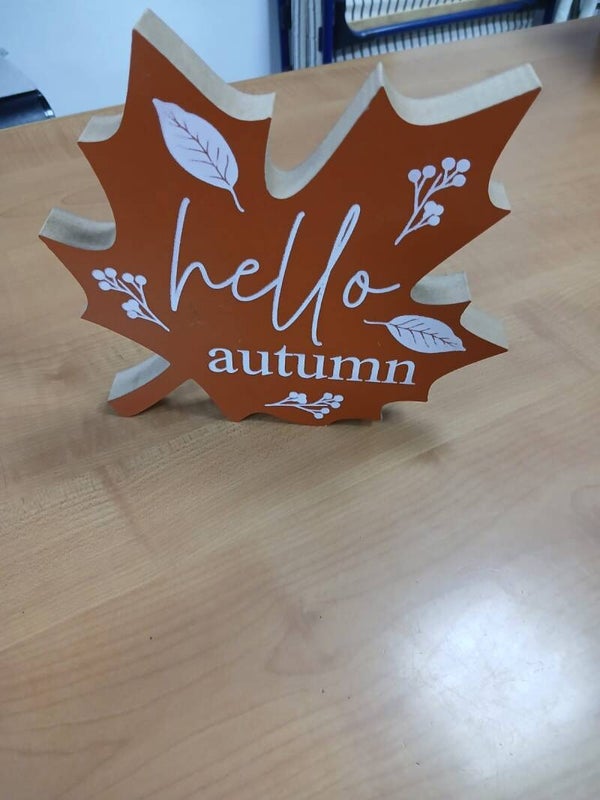 Decorazione autunnale foglia in legno con scritta