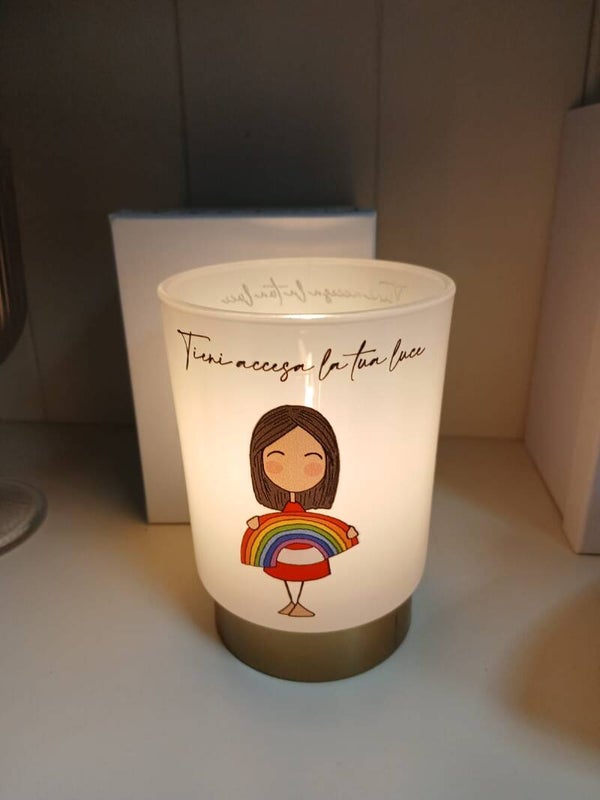 Lampada da comodino che va a batteria con scatola