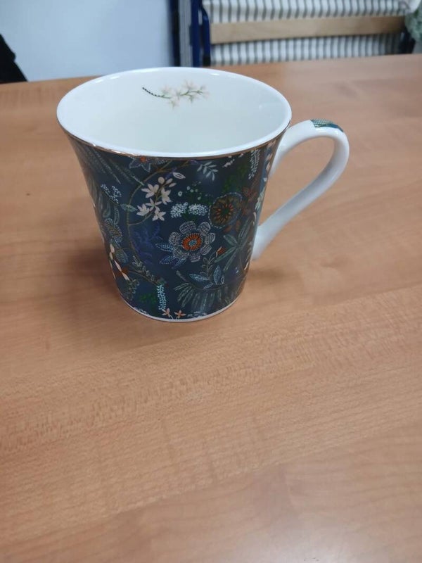 Mug con foglie verde acqua