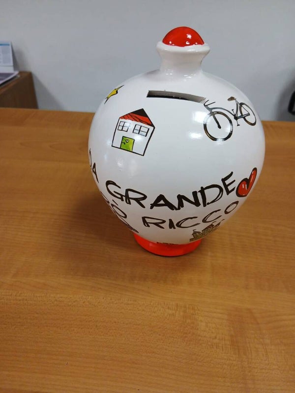 Salvadanaio in coccio con disegni