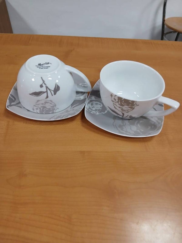 Set di due tazze da colazione con piattino