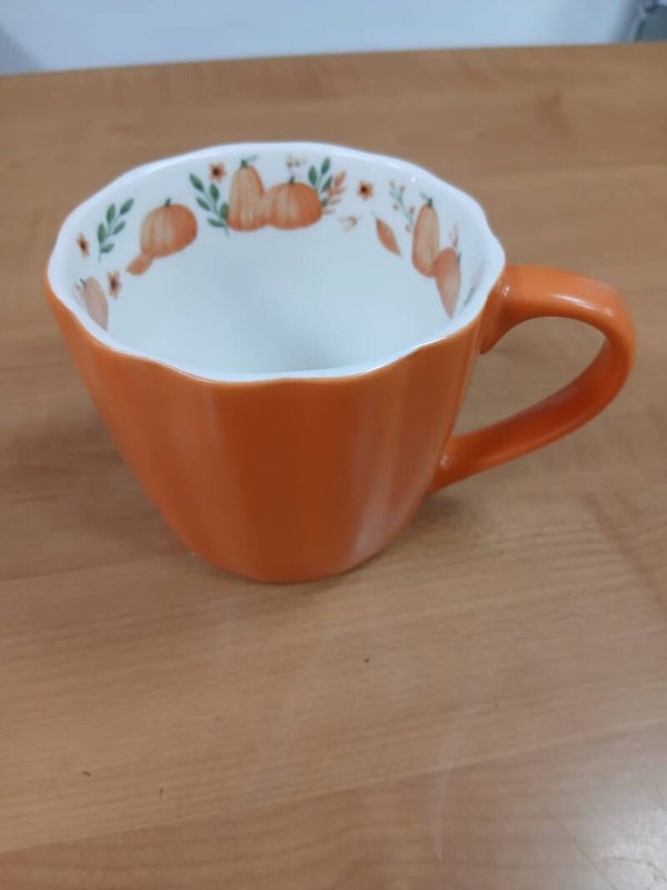 Tazza arancione con zucchette all'interno articolo nuovo